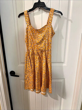 HUHOT Floral Mini Dress in Orange & White Size Medium